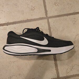 Brand New Nike Journey Run FN0228 001 Men's Black/White Size 9.5 Shoes
